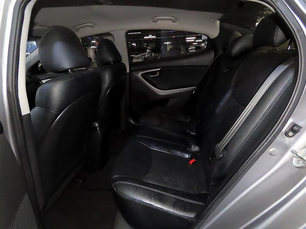 HYUNDAI Avante - Vista 7