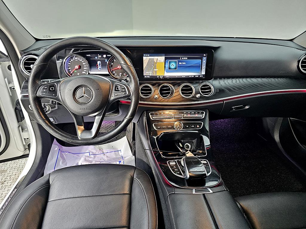 Mercedes Benz E class - Vista 5