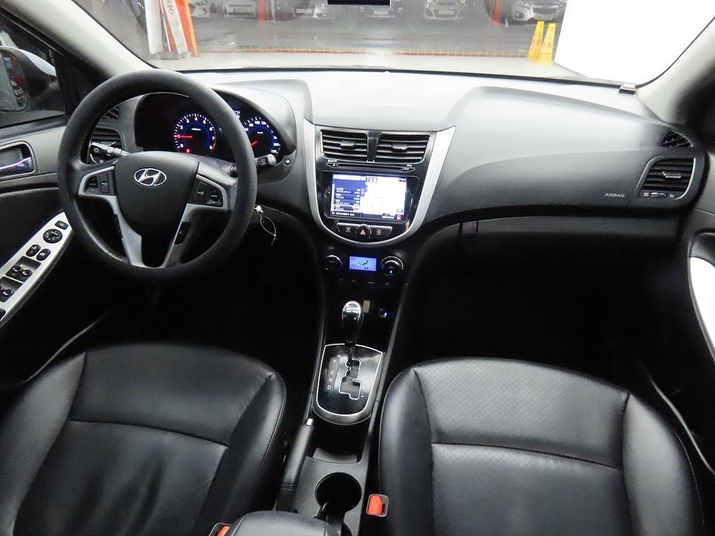 HYUNDAI Accent - Vista 5