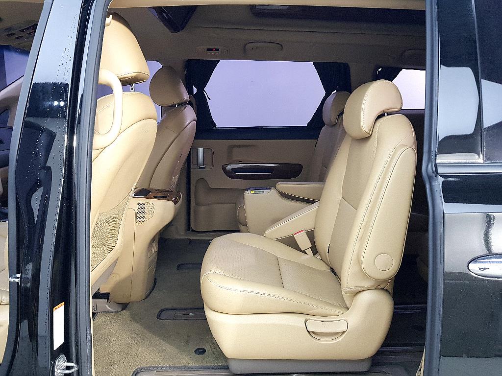 KIA Carnival - Vista 9