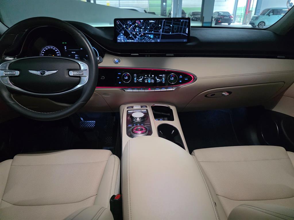 Genesis GV70 - Vista 11