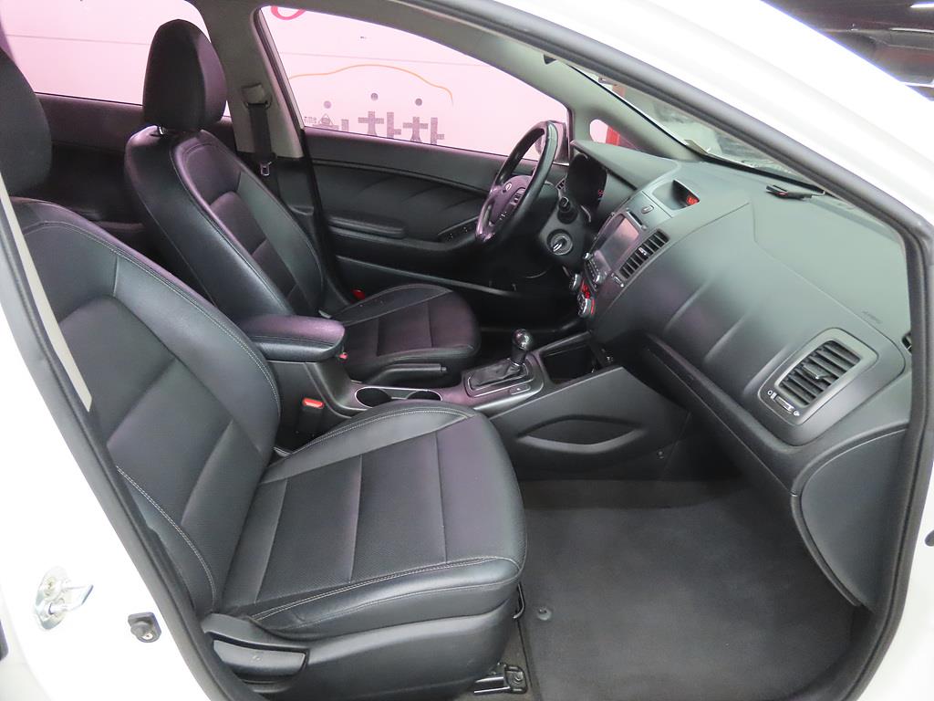 KIA K3 - Vista 6