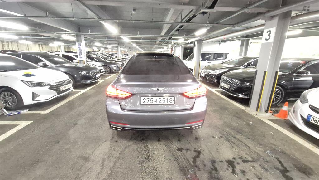 HYUNDAI Genesis - Vista 4