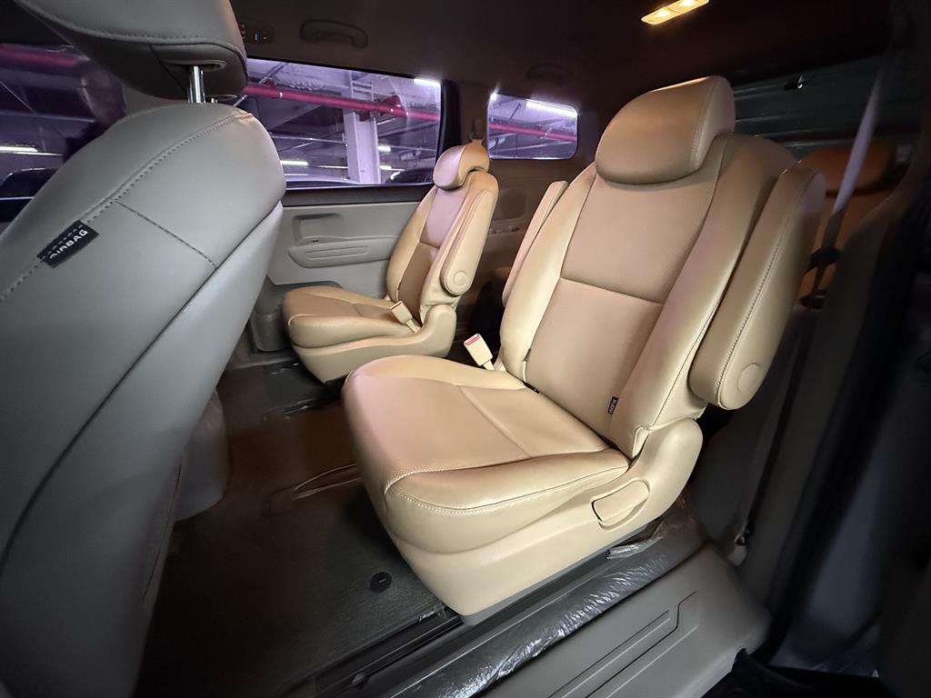 KIA Carnival - Vista 5