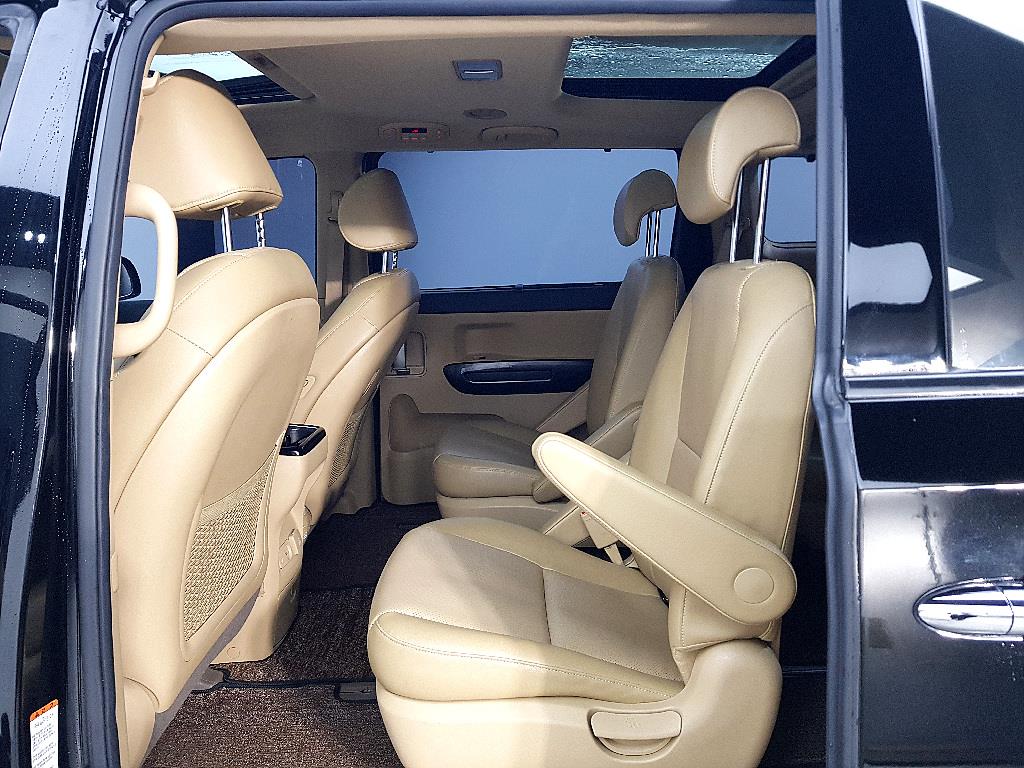 KIA Carnival - Vista 9