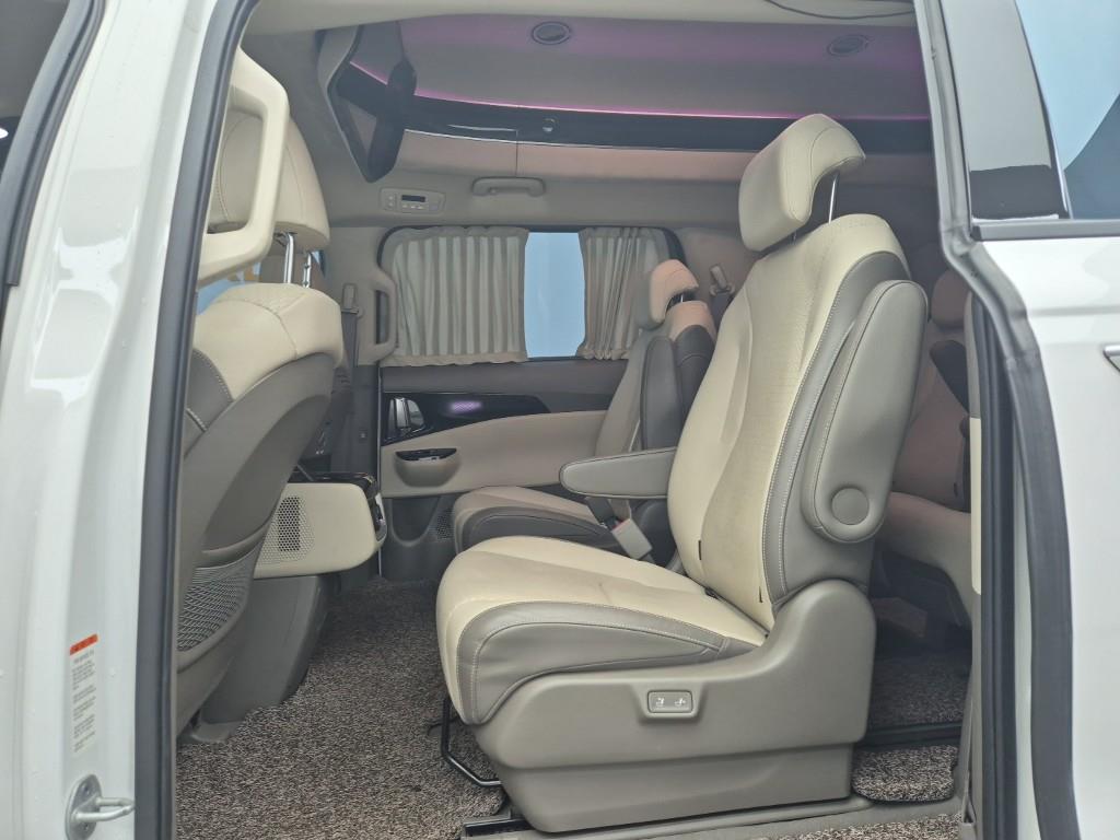 KIA Carnival - Vista 12