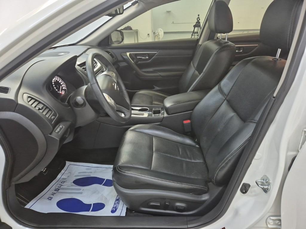 Nissan Altima - Vista 11