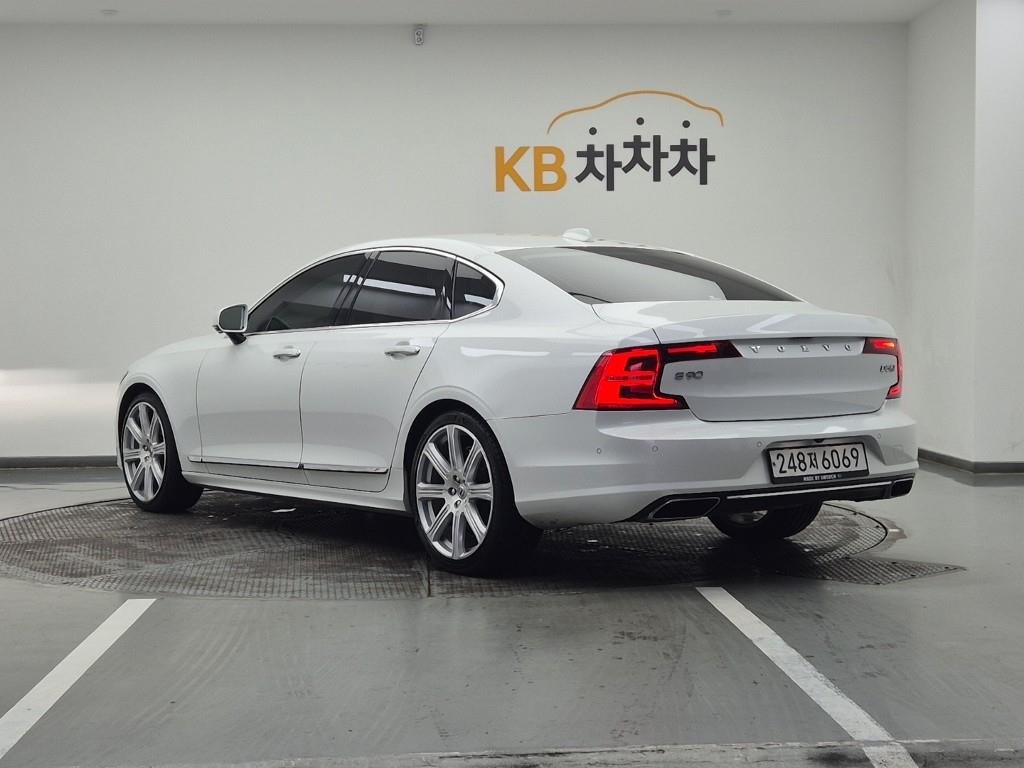 Volvo S90 - Vista 3