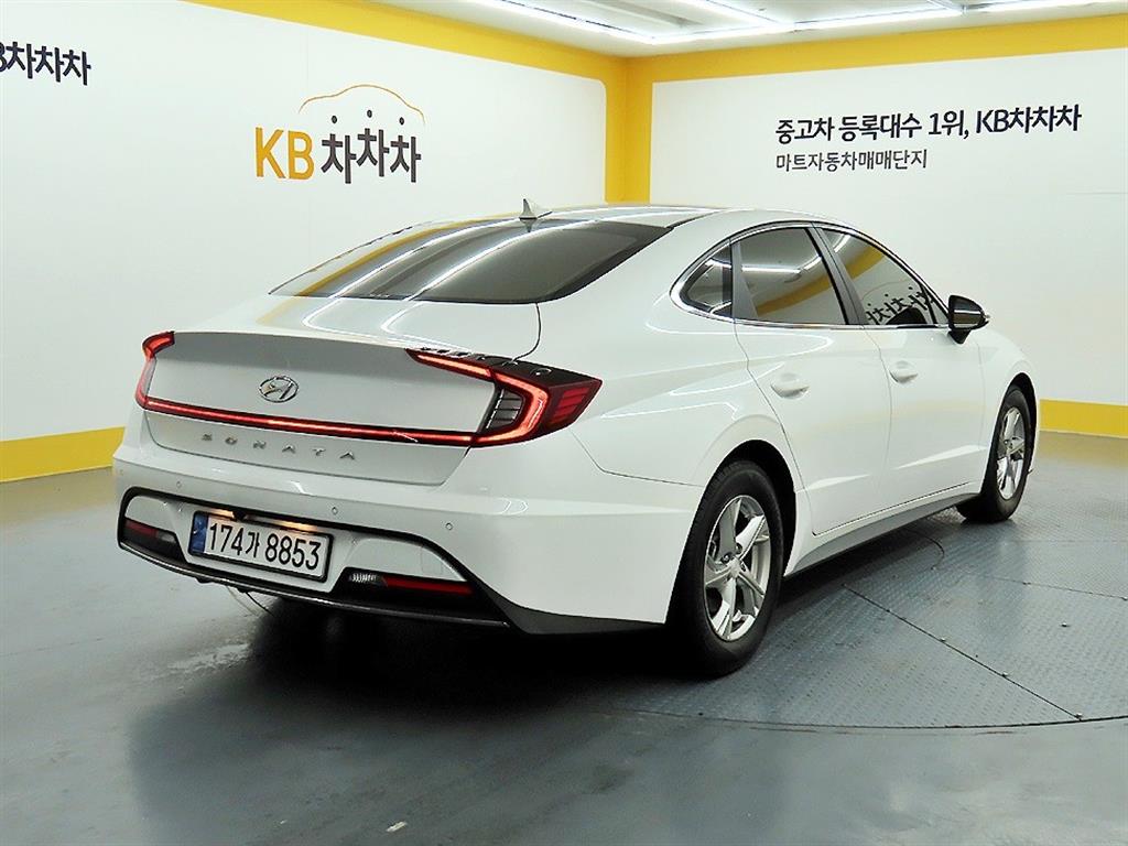 HYUNDAI Sonata - Vista 4