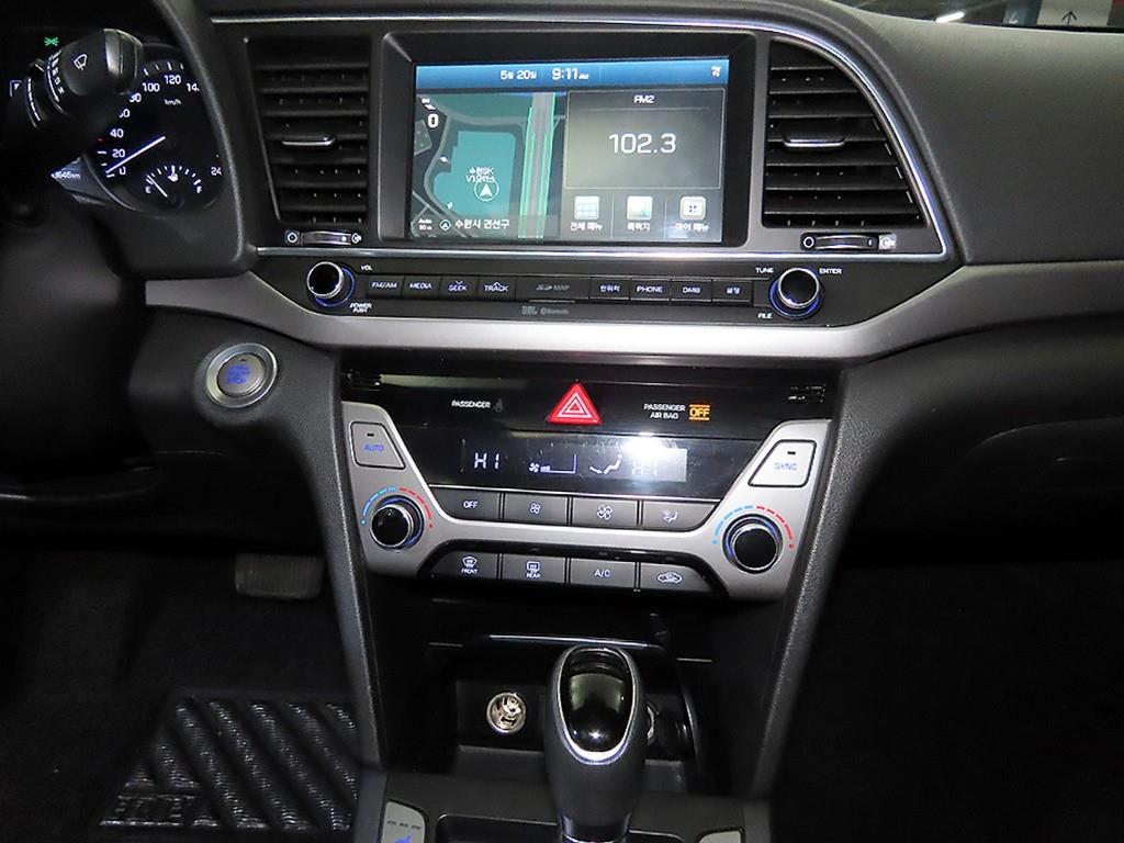 HYUNDAI Avante - Vista 11