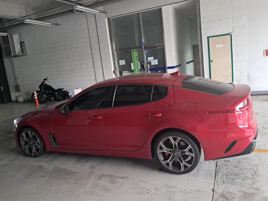 KIA Stinger - Vista 4