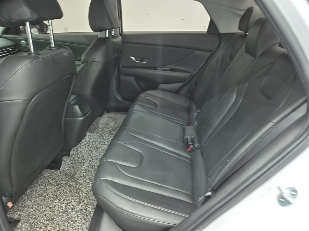 HYUNDAI Avante - Vista 12