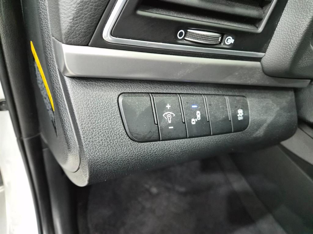 HYUNDAI Avante - Vista 11