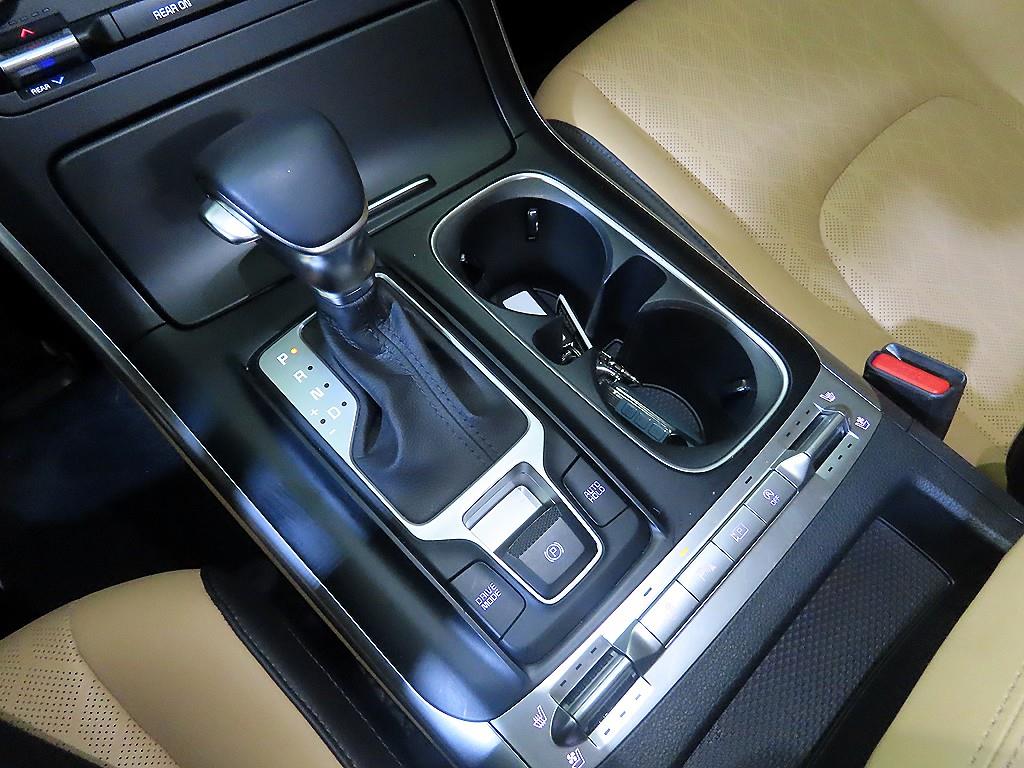 KIA Carnival - Vista 12