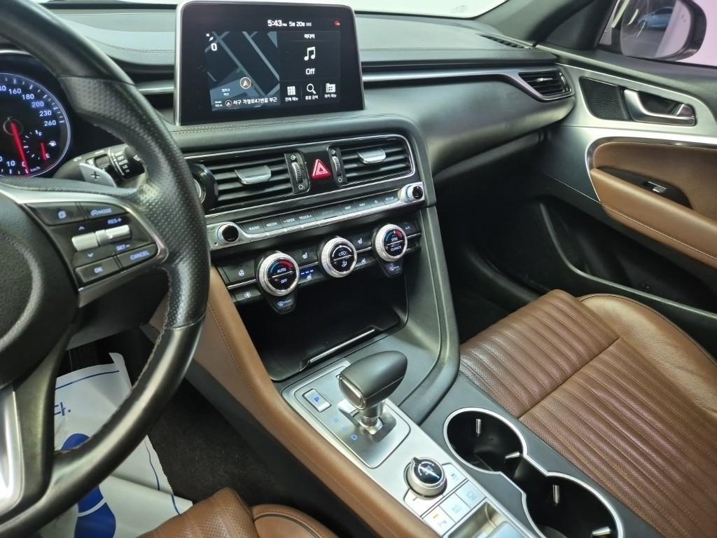 Genesis G70 - Vista 6
