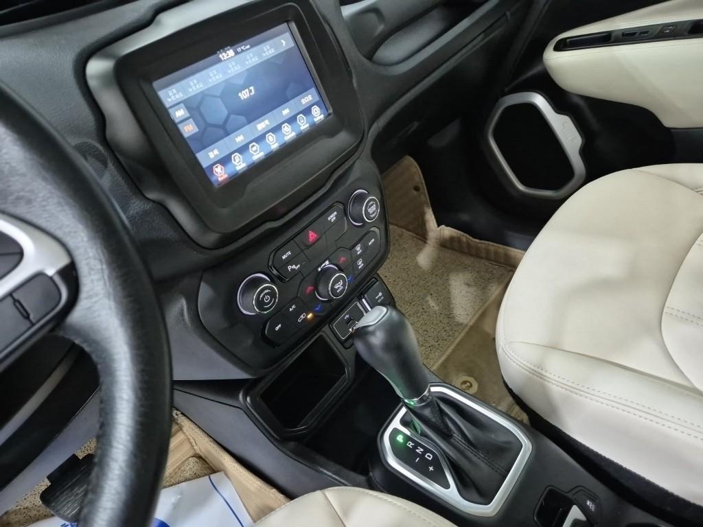 Jeep Renegade - Vista 10