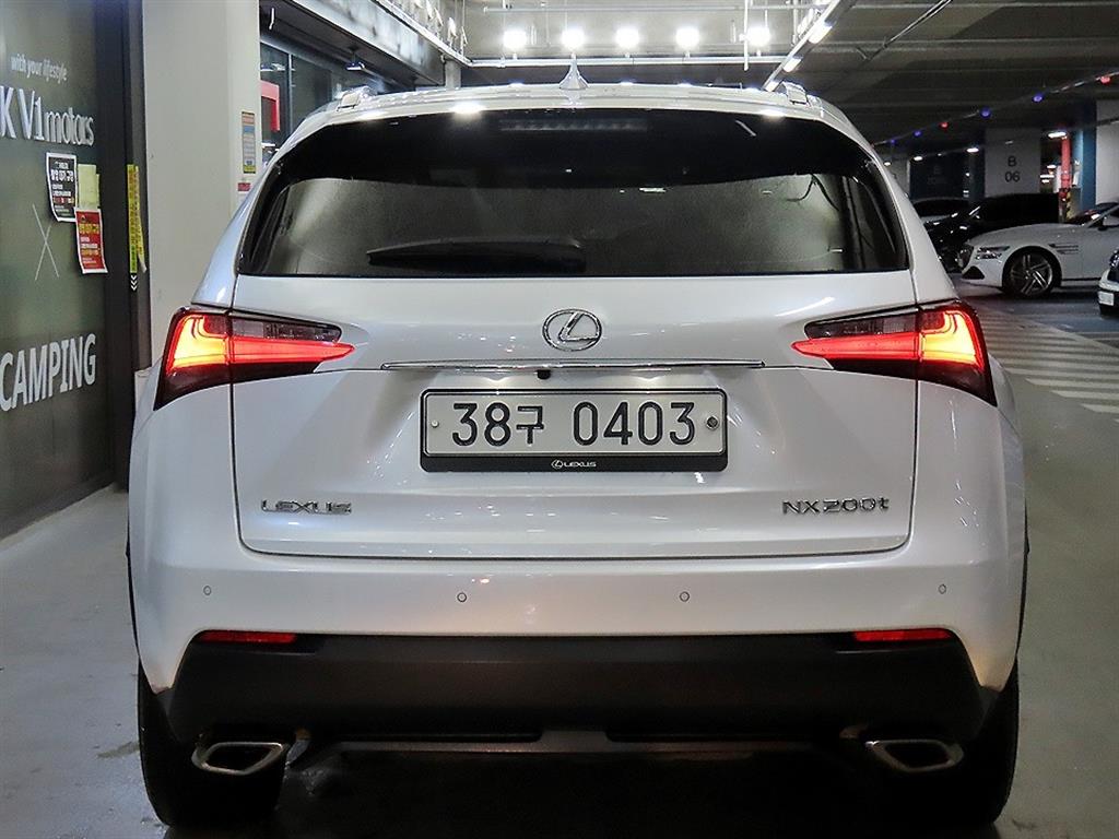 Lexus NX - Vista 5