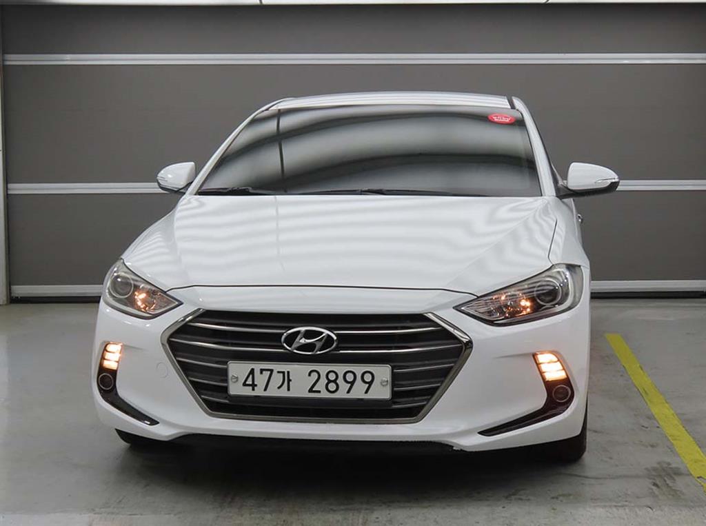 HYUNDAI Avante - Vista 2