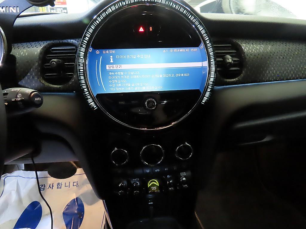 Mini Cooper Electric - Vista 11