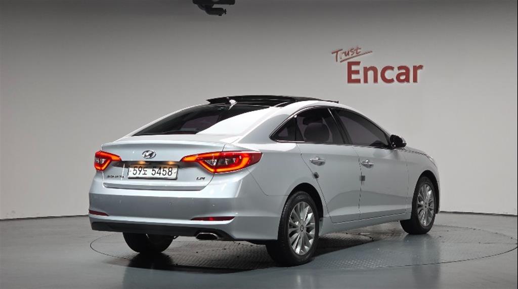 HYUNDAI Sonata - Vista 2