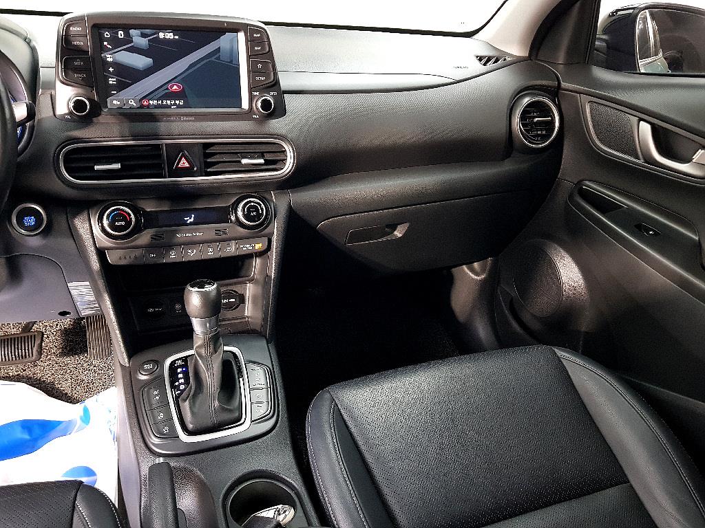 HYUNDAI Kona - Vista 10