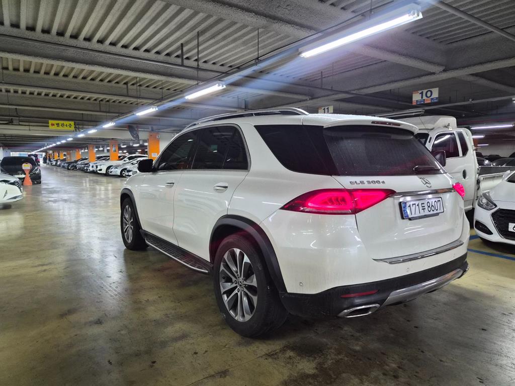 Mercedes Benz GLE Class - Vista 3