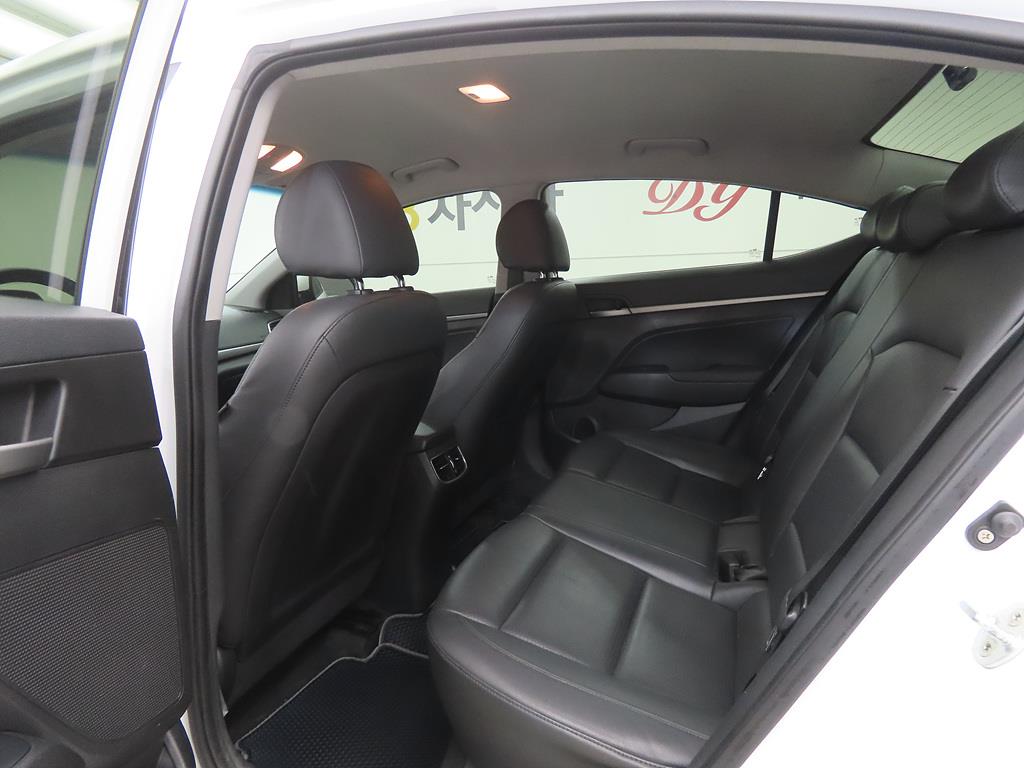 HYUNDAI Avante - Vista 6