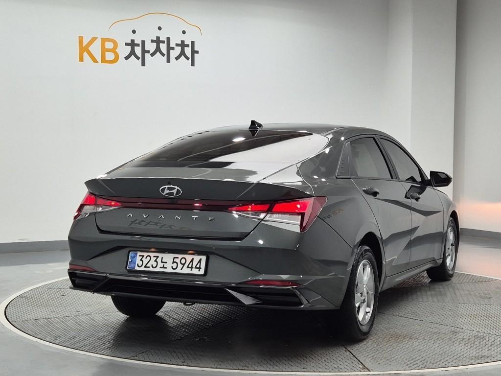 HYUNDAI Avante - Vista 4