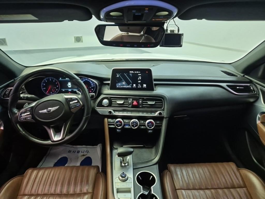 Genesis G70 - Vista 5