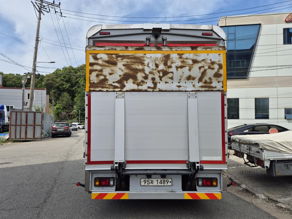 medium and large cargo truck - Vista 6