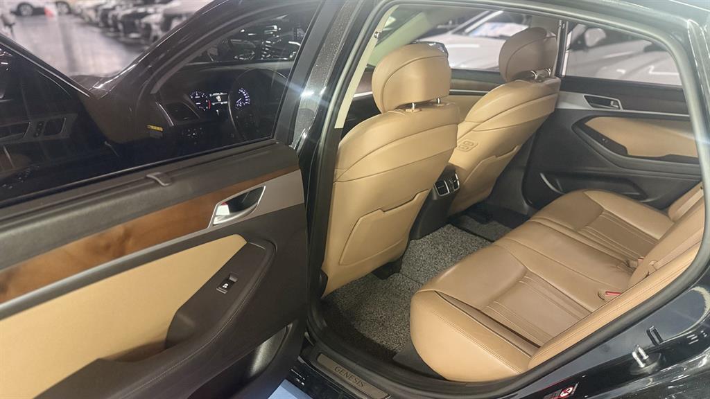 Genesis G80 - Vista 10