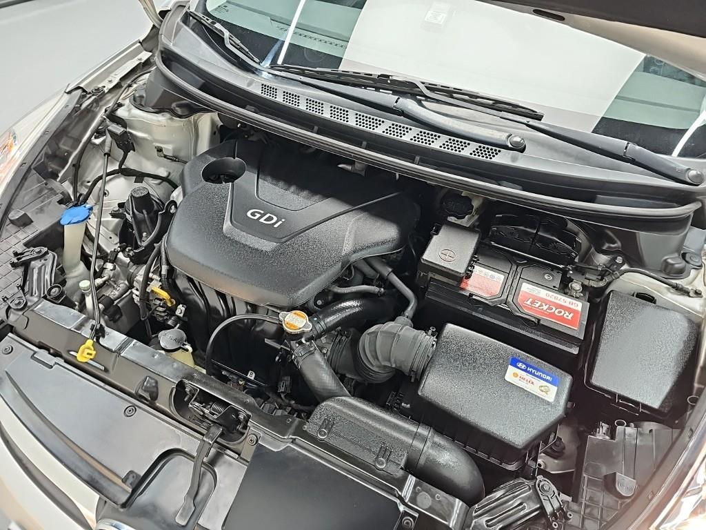 HYUNDAI Avante - Vista 5