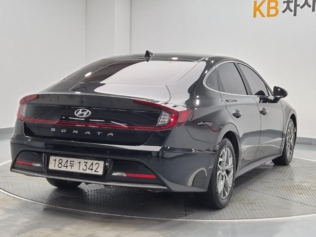 HYUNDAI Sonata - Vista 3