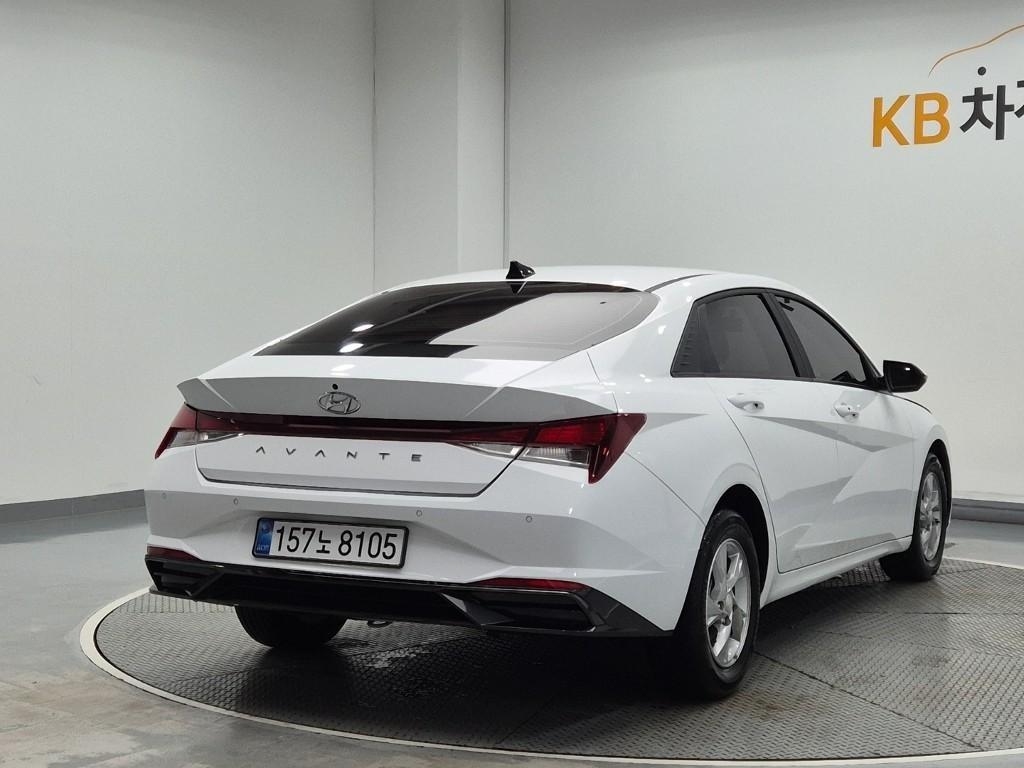 HYUNDAI Avante - Vista 2