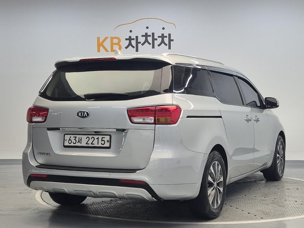 KIA Carnival - Vista 3
