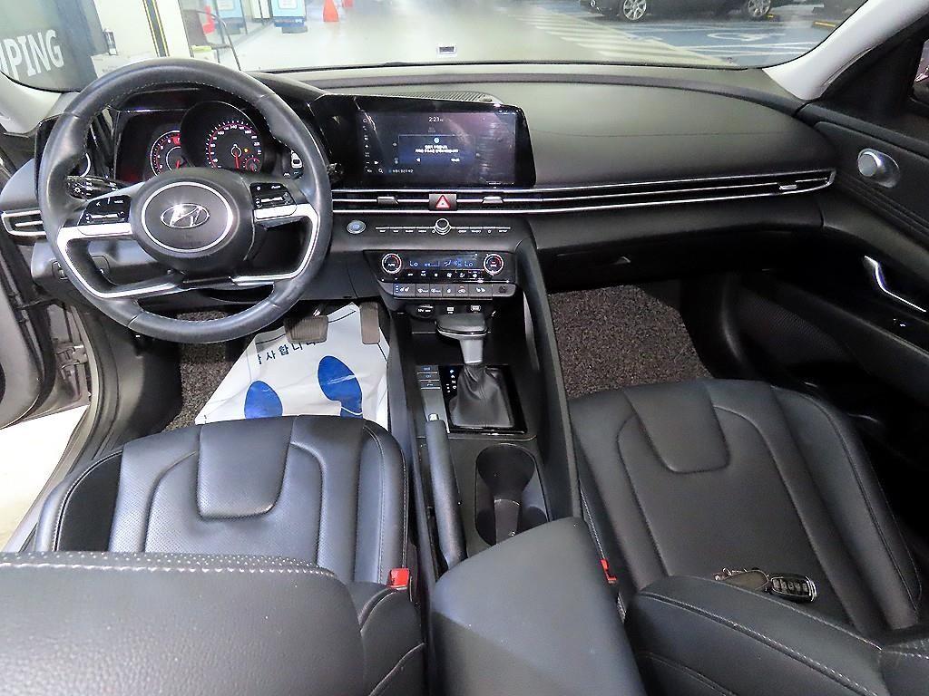 HYUNDAI Avante - Vista 10