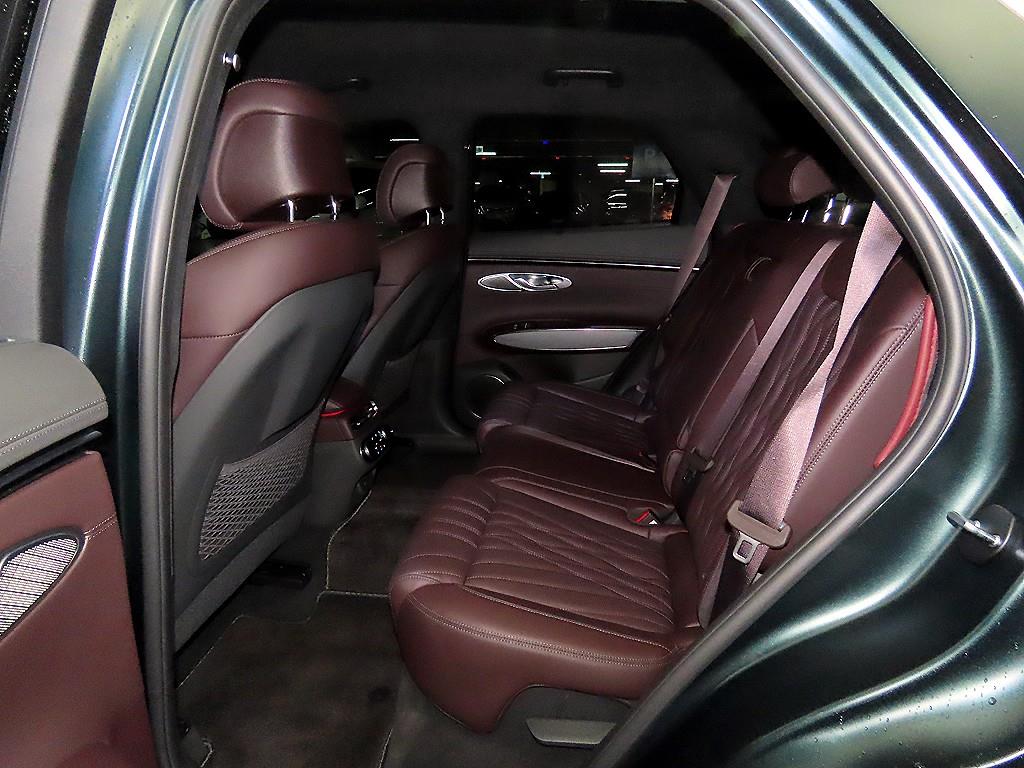 Genesis GV70 - Vista 7