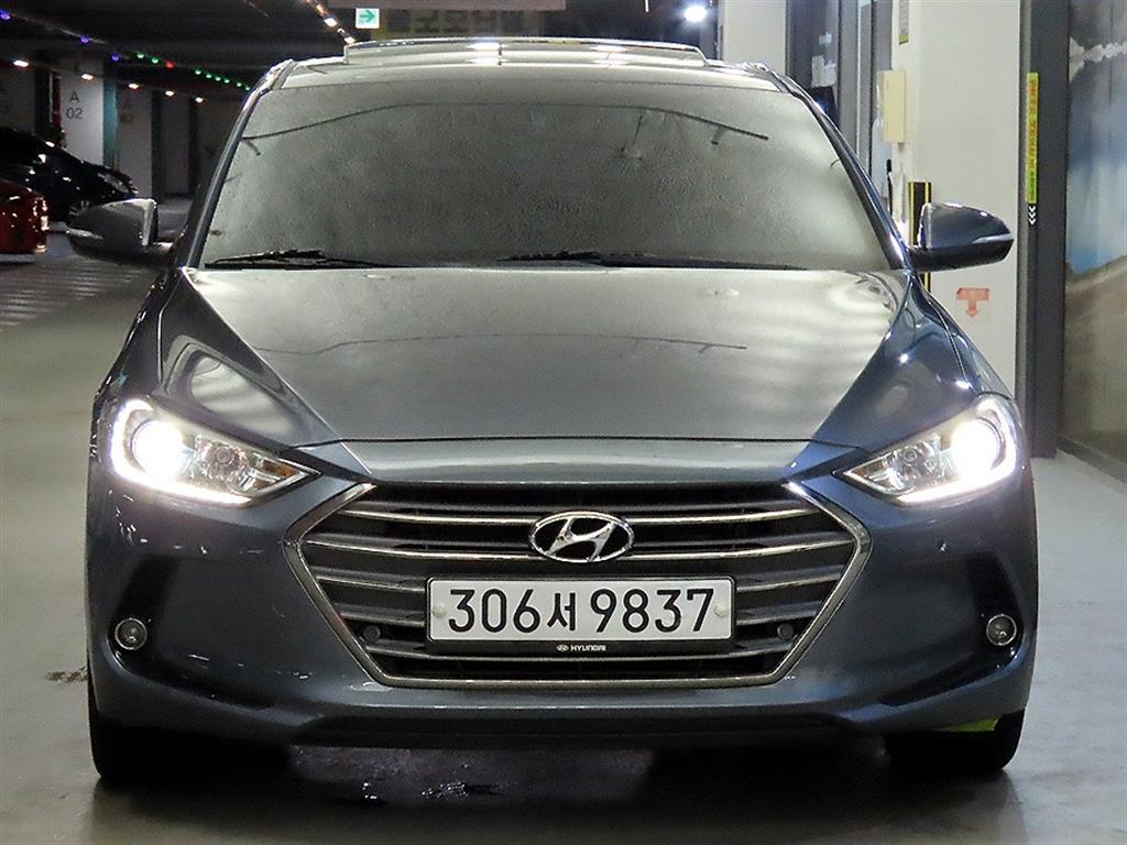 HYUNDAI Avante - Vista 2