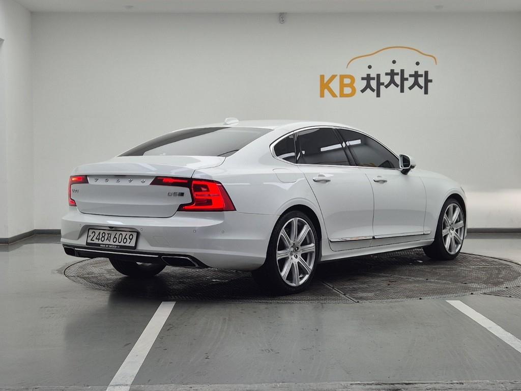 Volvo S90 - Vista 4