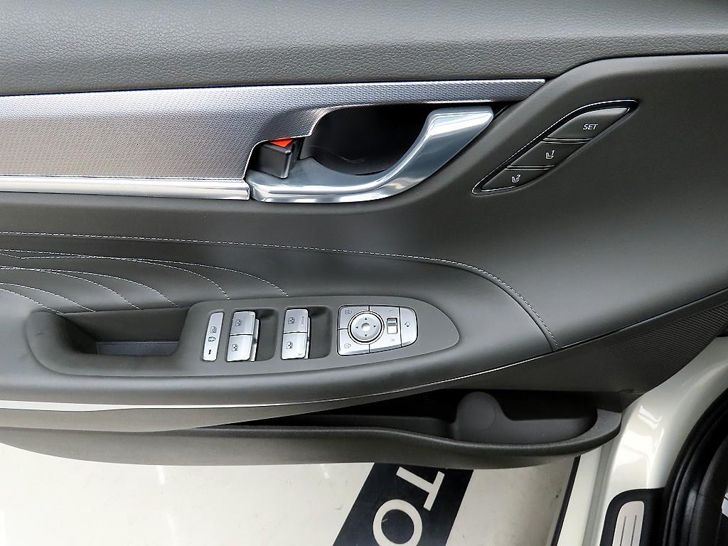 HYUNDAI Grandeur - Vista 11