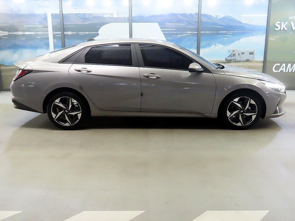 HYUNDAI Avante - Vista 3