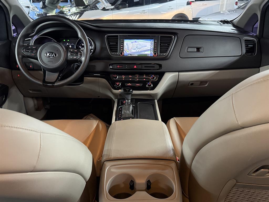 KIA Carnival - Vista 7