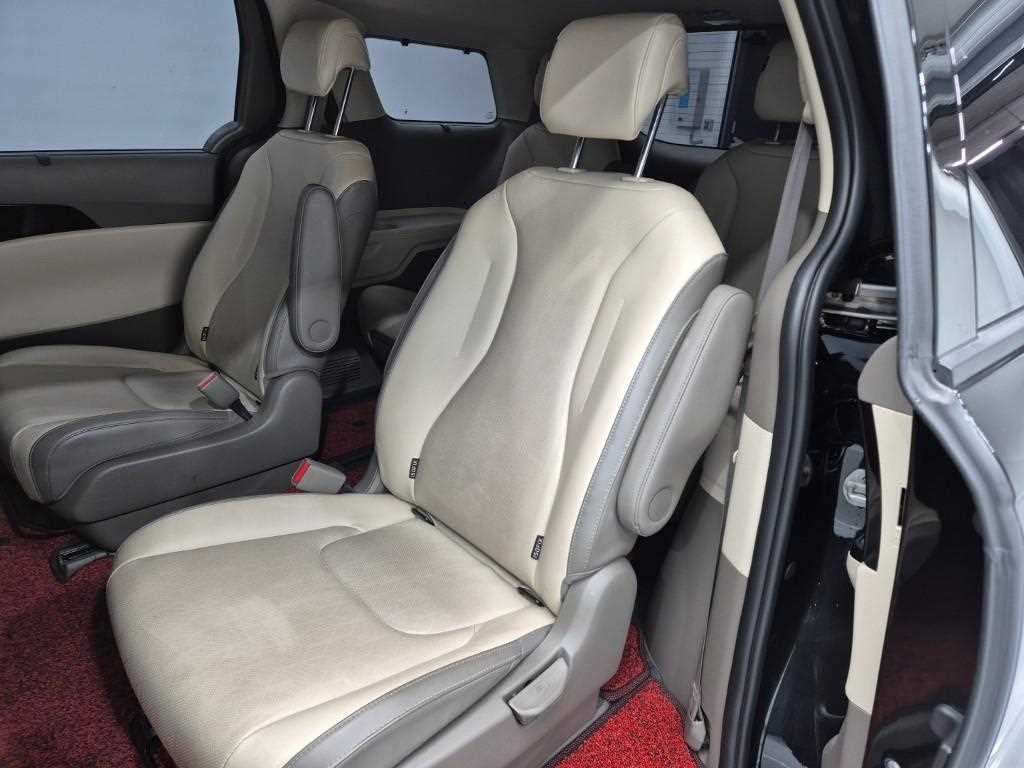 KIA Carnival - Vista 12