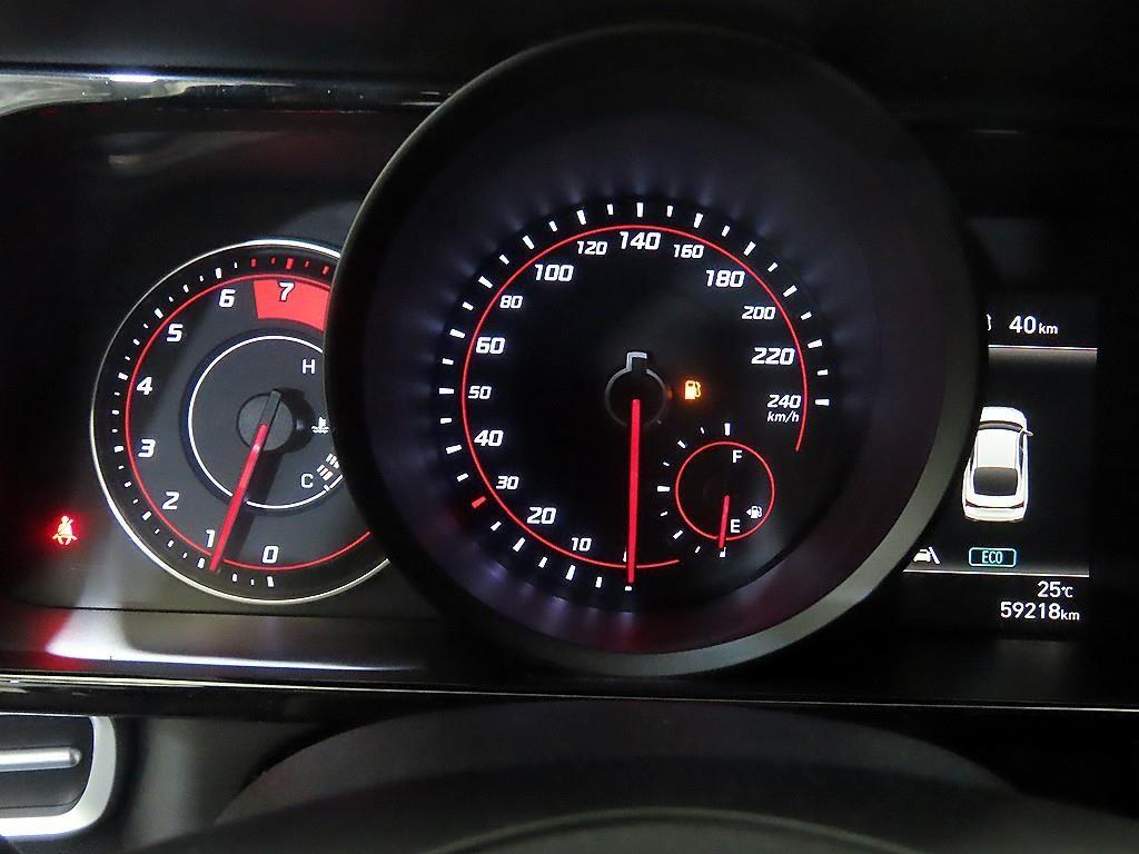 HYUNDAI Avante - Vista 9