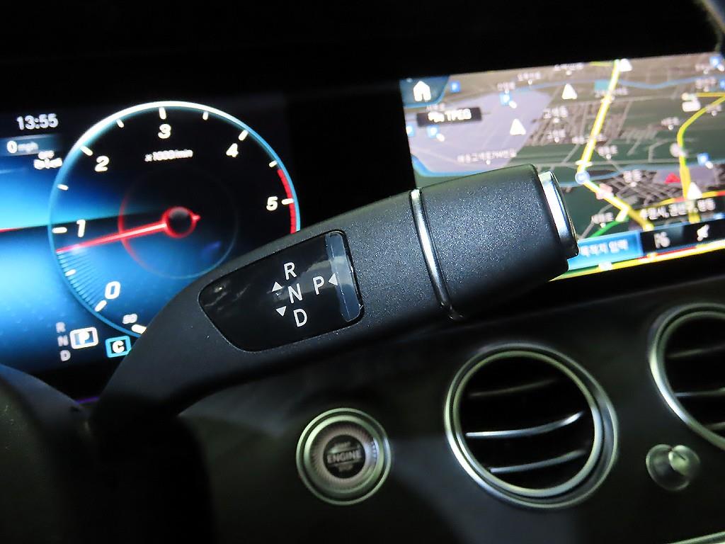 Mercedes Benz E class - Vista 12