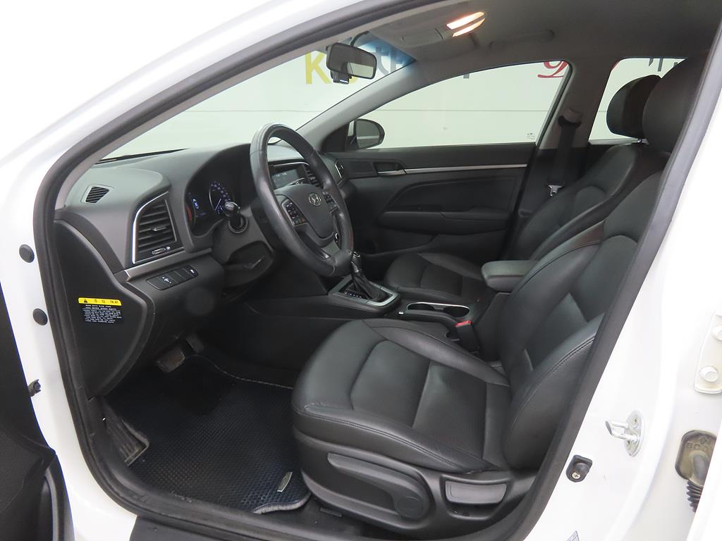 HYUNDAI Avante - Vista 5