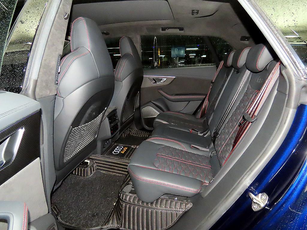 Audi RSQ8 - Vista 7