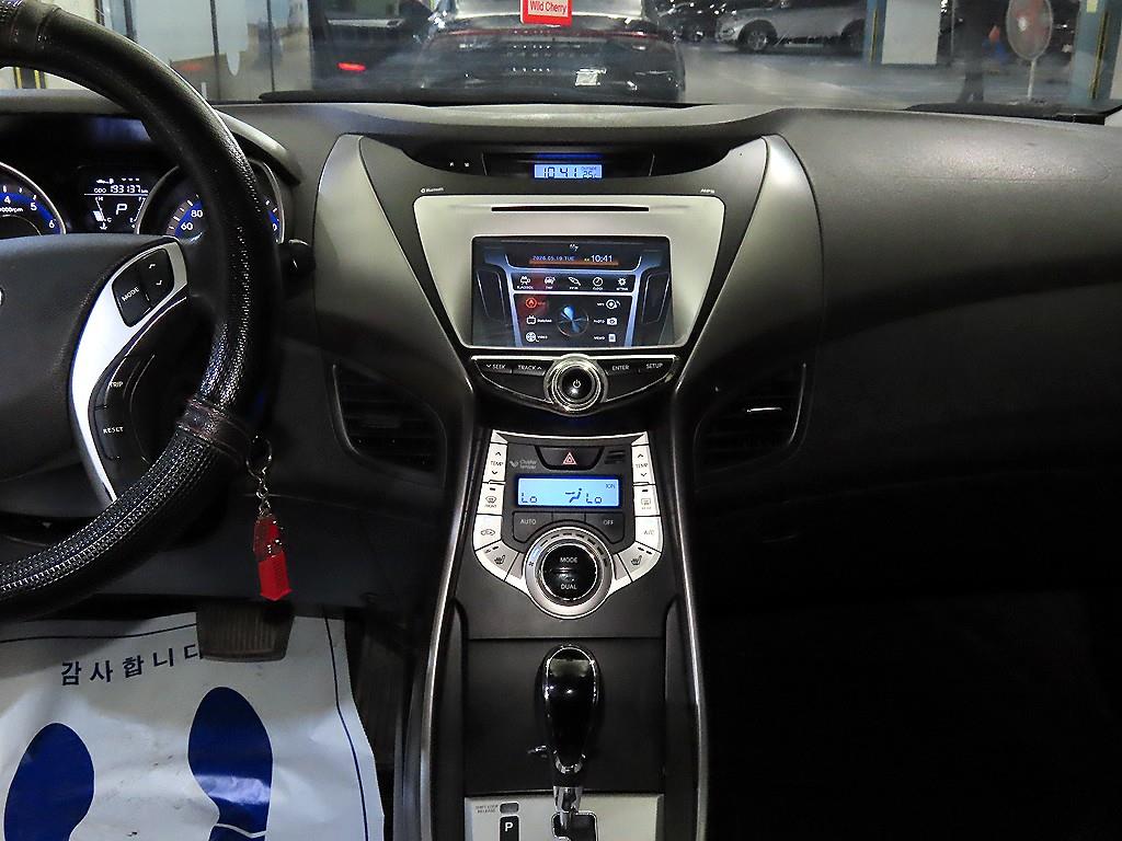 HYUNDAI Avante - Vista 11