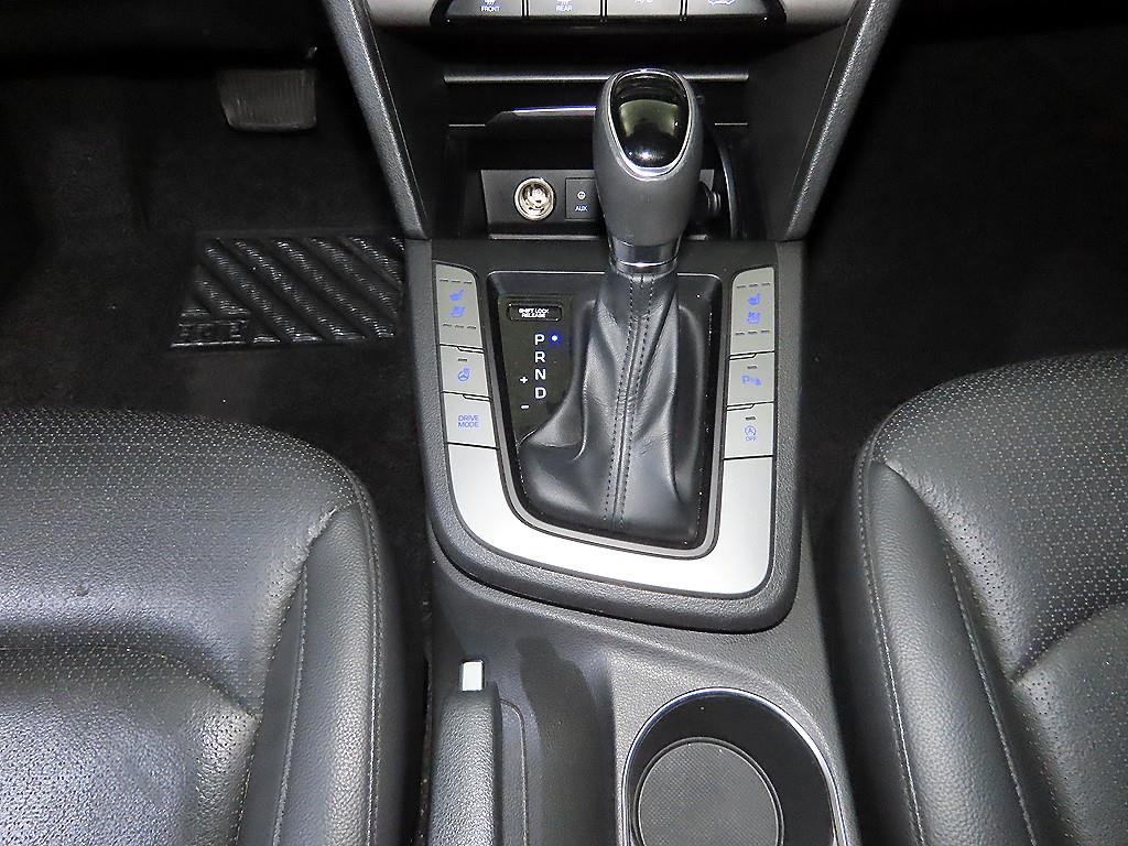 HYUNDAI Avante - Vista 12