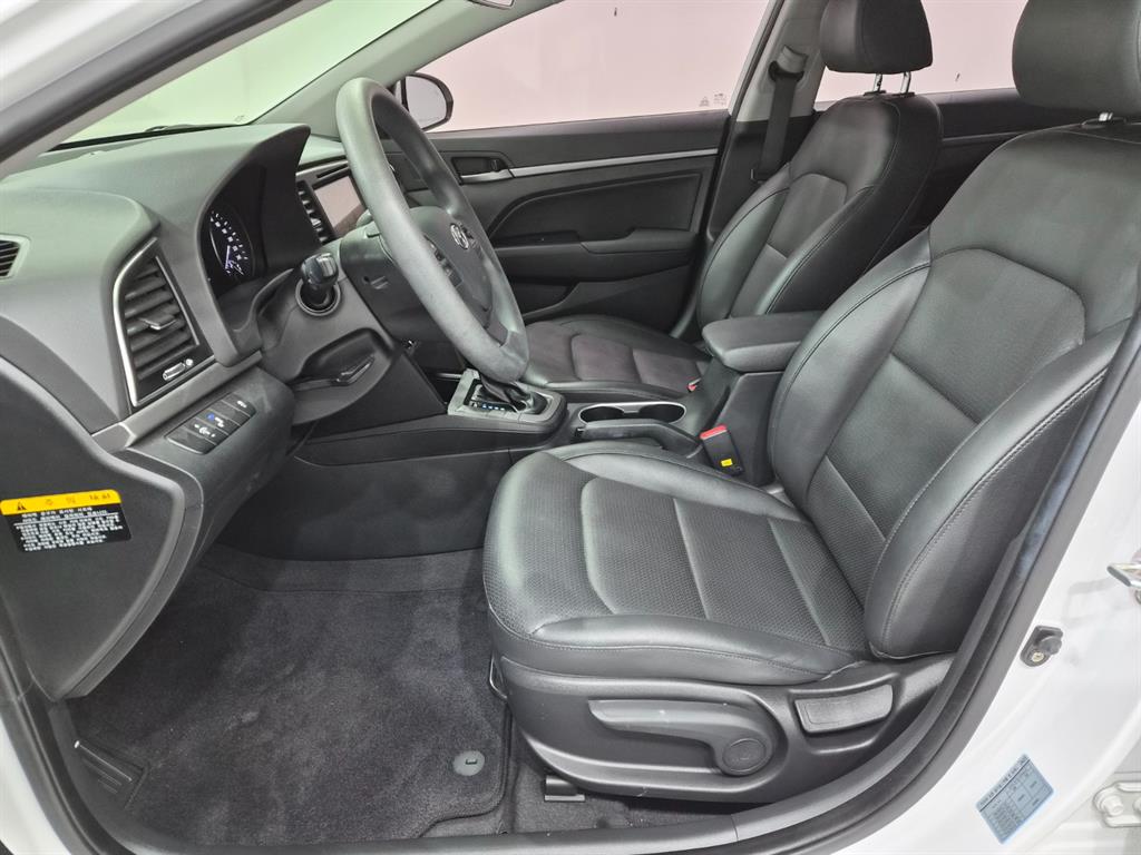 HYUNDAI Avante - Vista 9